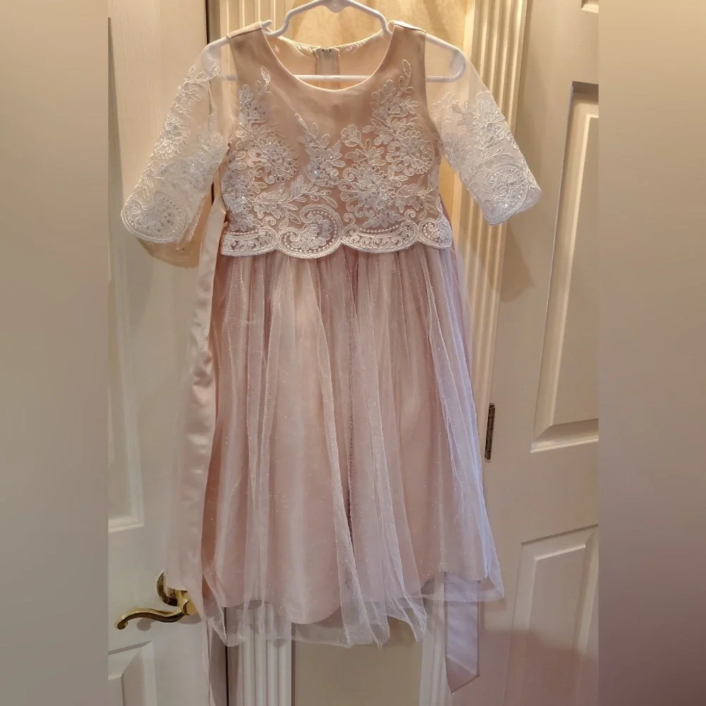 Sweet Kids USA Champagne and ivory lace Flower girl Dress. Sz.3